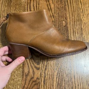 Toms 2.5” heel botties size 7 wide
